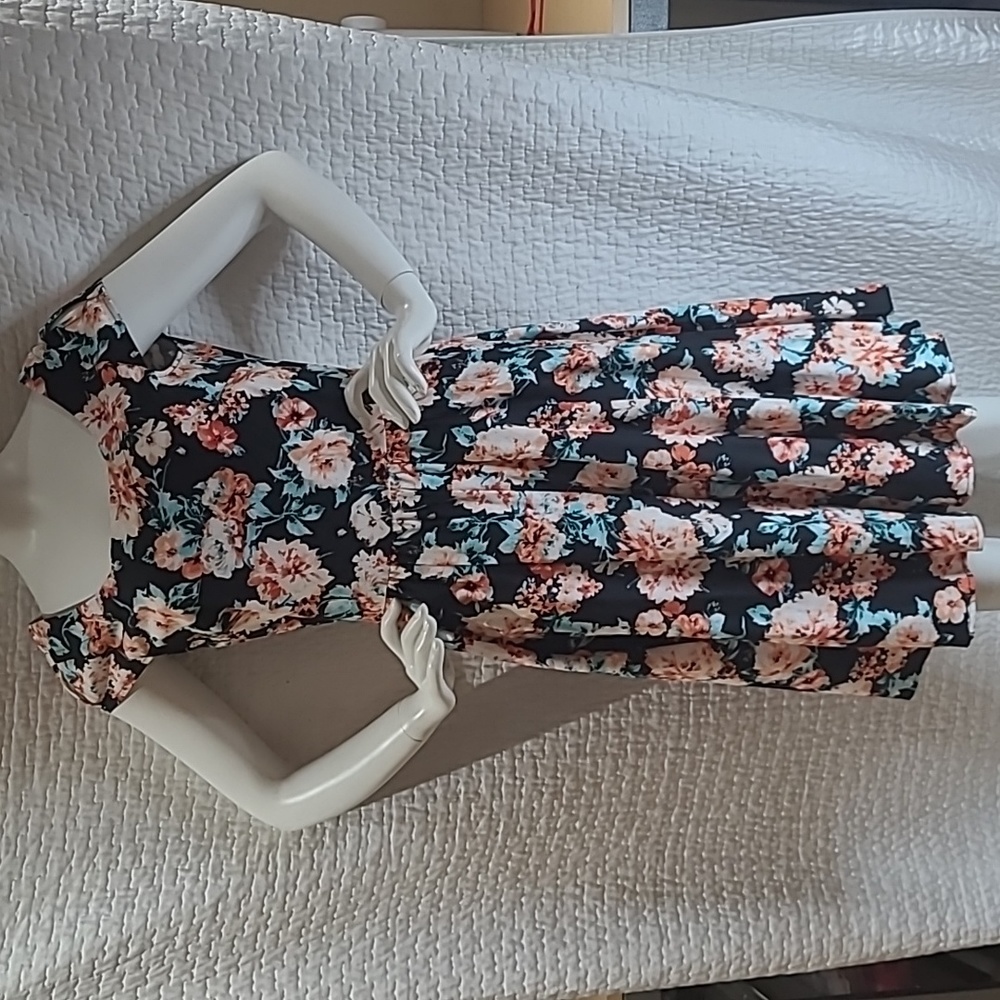 Retrolicious Floral Cut Out Dress